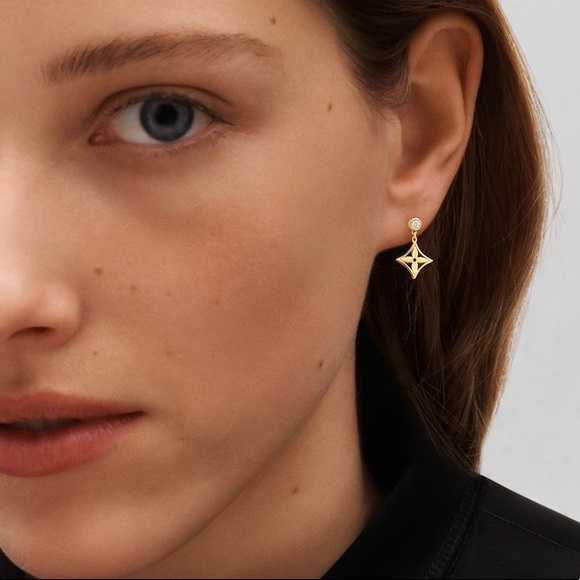 LV IDYLLE BLOSSOM EAR STUD, YELLOW GOLD AND DIAMOND - PER UNIT - Picture 3 of 7